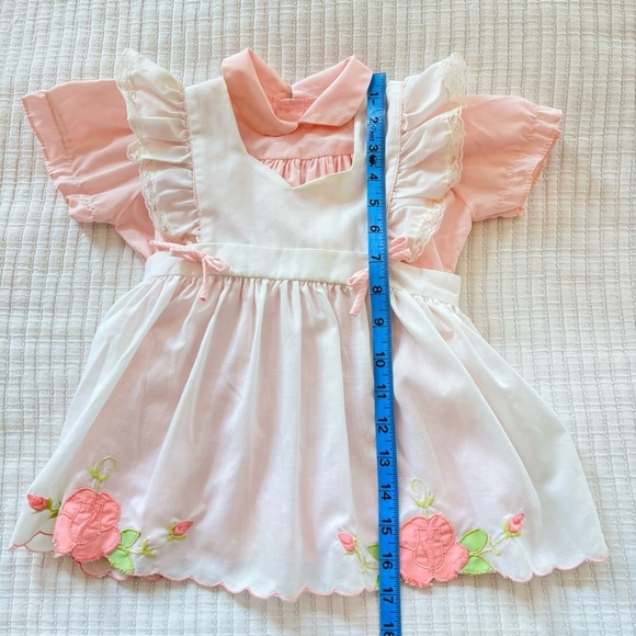 Vintage 80's Baby Girl Smocked Light Pink Dress With Embroidered Floral Apron - Picture 11 of 11